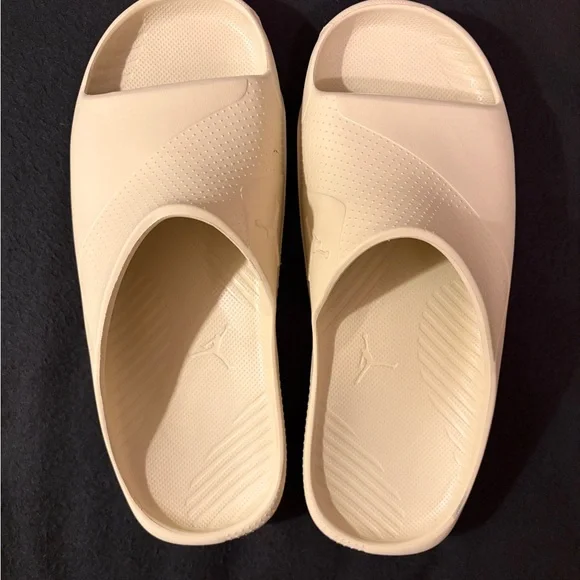 Jordan Slides - Picture 2 of 3